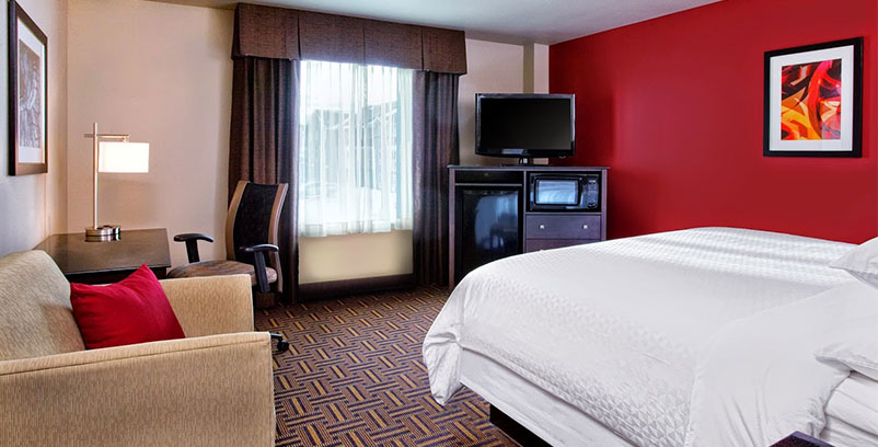 hotel in Minot standard Queen Room with two Queen sized beds with free Wi-Fi