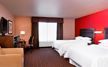 standard spacious King room at Astoria Minot features King bed & flat screen