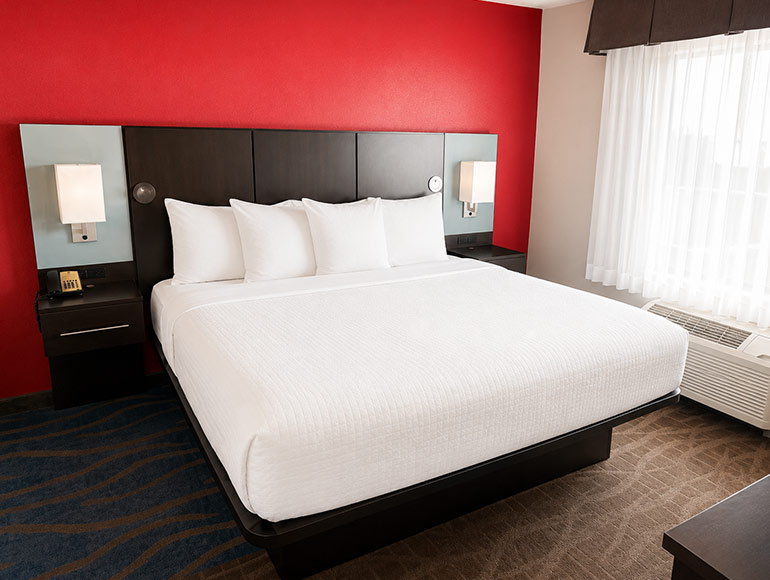 One Bedroom King Suite – Kitchenette 2