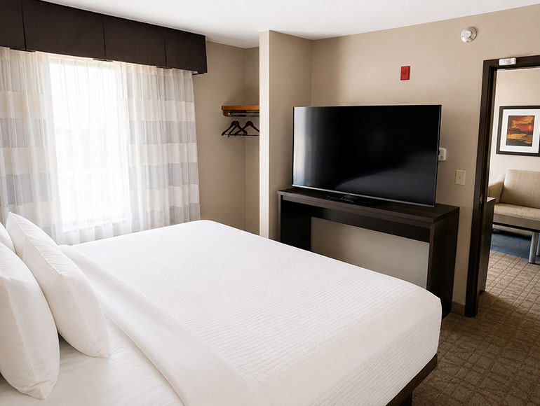 One Bedroom King Suite – Kitchenette 3